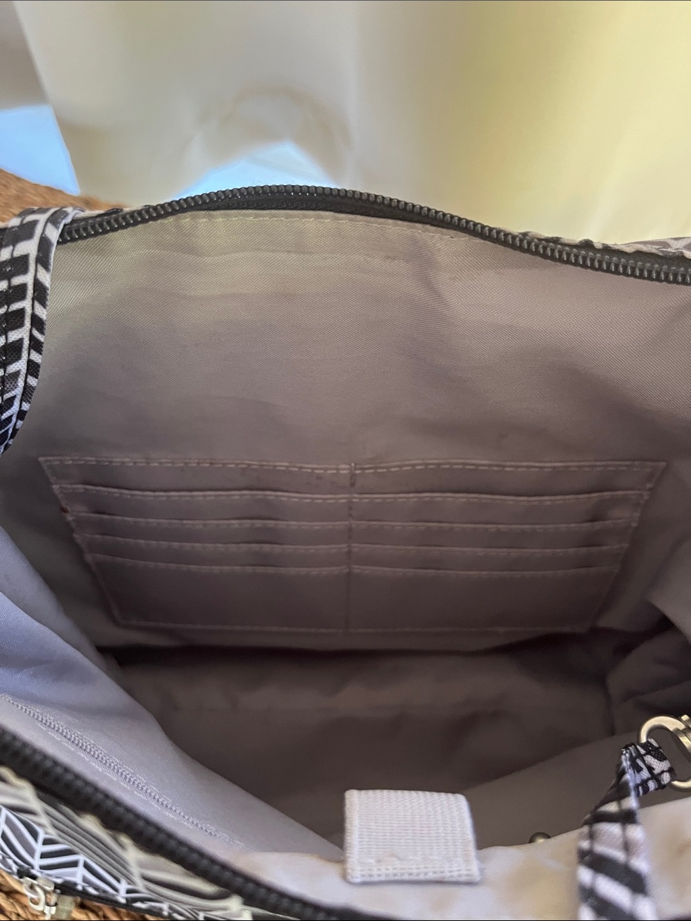 Baggallini Everywhere Bag Chevron Crossbody Bag - Picture 11 of 13